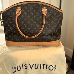 Louis Vuitton Alma PM Monogram with dust bag and keys to lock included.